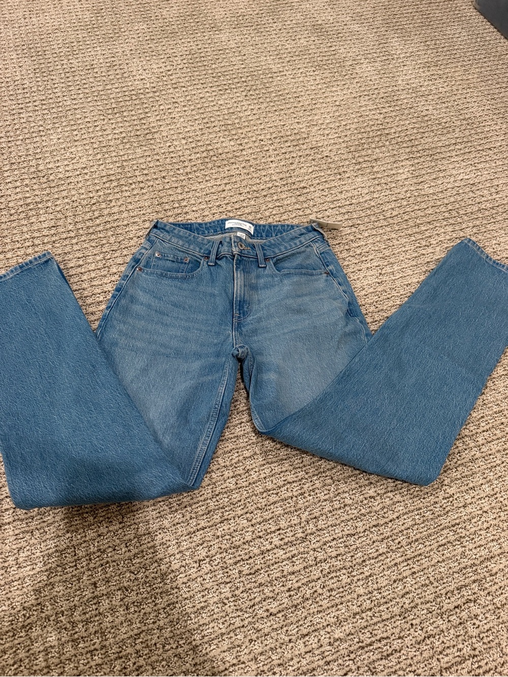 Abercrombie & Fitch Women's mid Rise 90’s Straight-Leg curve love jeans